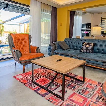 Willa Soeguet 3 - 4 Bedroom With Jacuzzi In