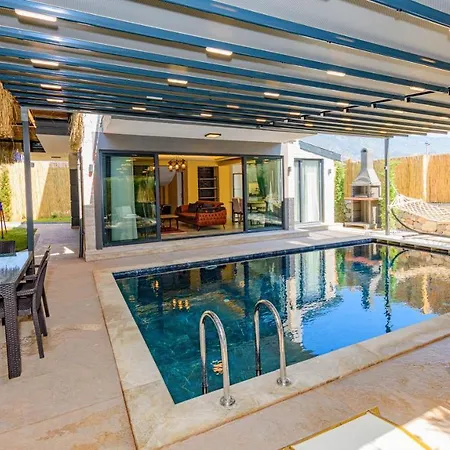 Soeguet 3 - 4 Bedroom With Jacuzzi In Willa Fethiye