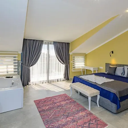 Willa Soeguet 3 - 4 Bedroom With Jacuzzi In Fethiye