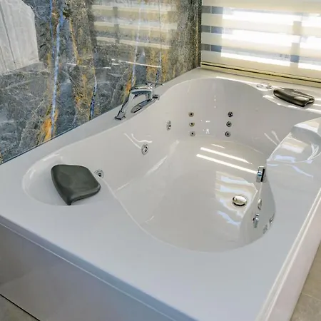 Soeguet 3 - 4 Bedroom With Jacuzzi In Willa *